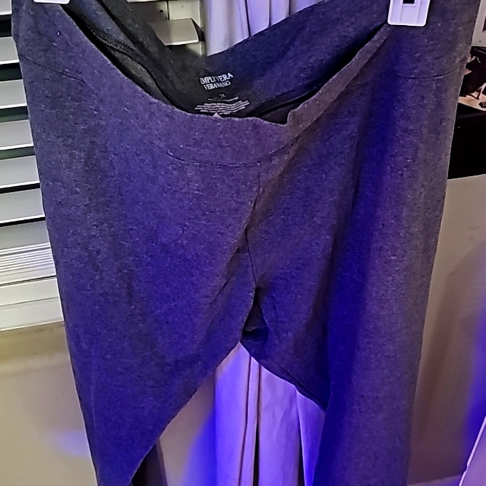 Vera wang capri leggings
